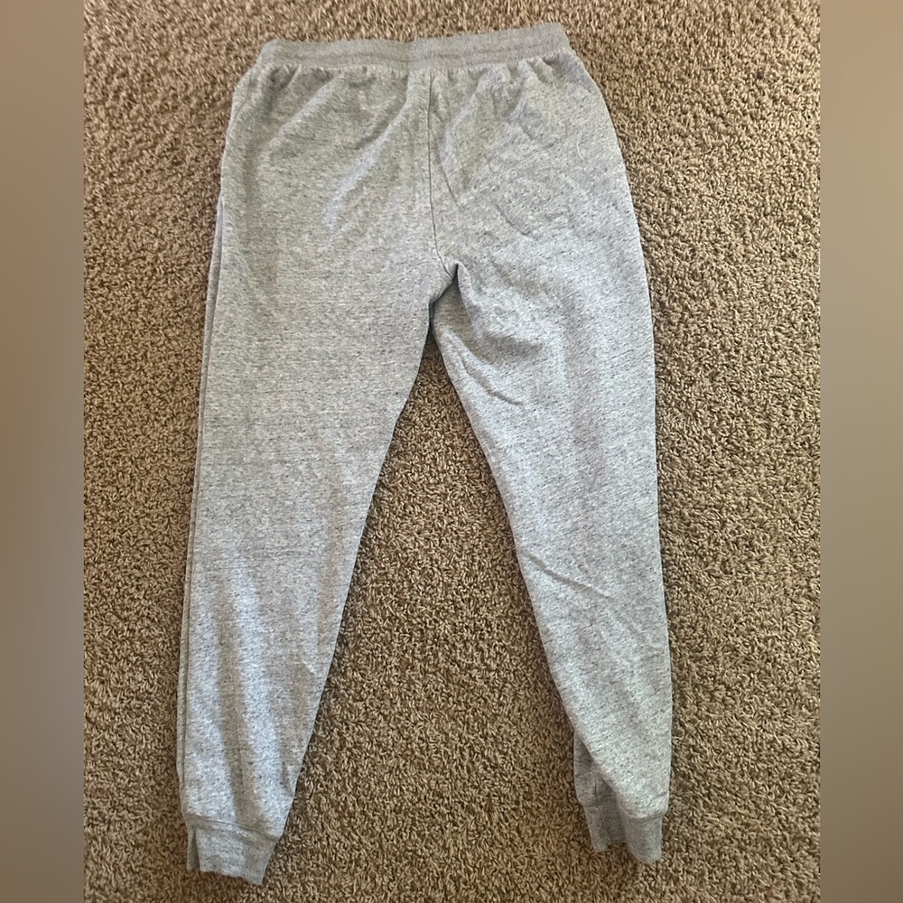 gray sweatpants